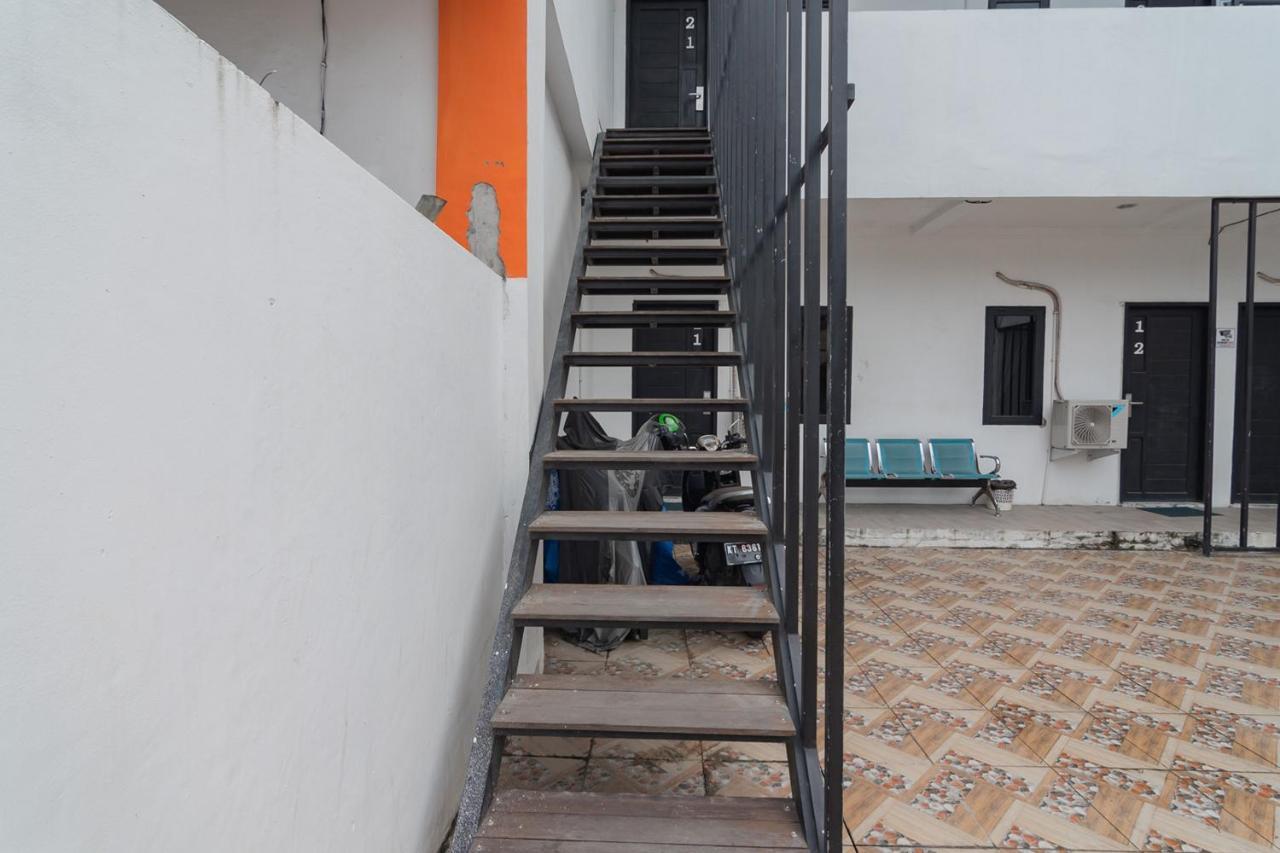 Reddoorz At Sani Guest House Balikpapan Eksteriør billede